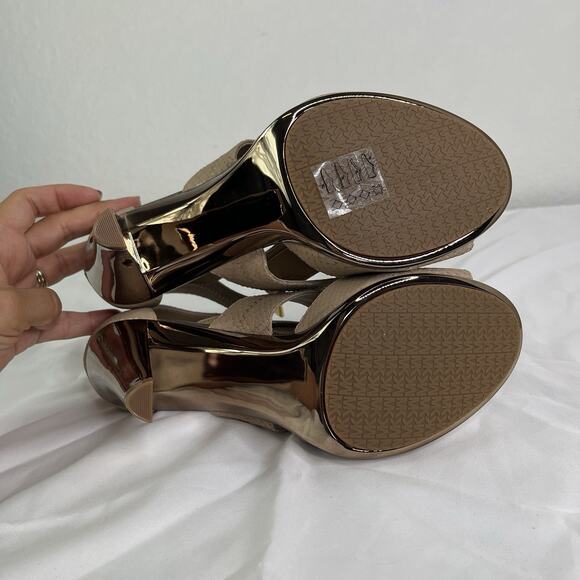 Michael Kors Berkley T-strap Embossed Leather Sandals size 9M, Casual, Formal - Picture 8 of 9